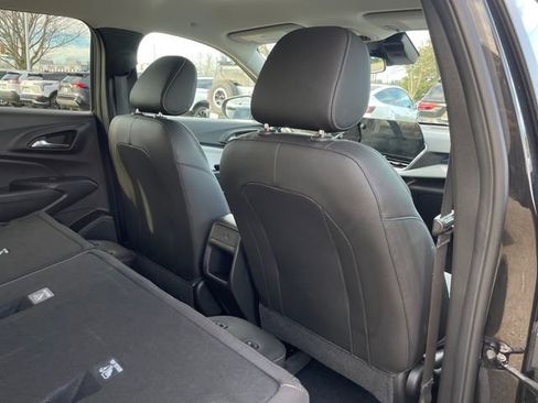 Used 2025 Chevrolet Trax LT w/ LT Convenience Package image 40