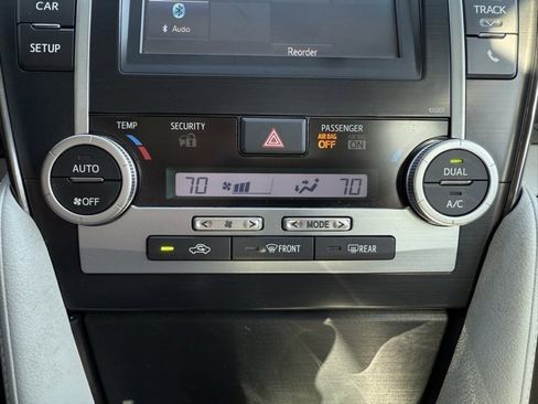 Used 2014 Toyota Camry LE image 16