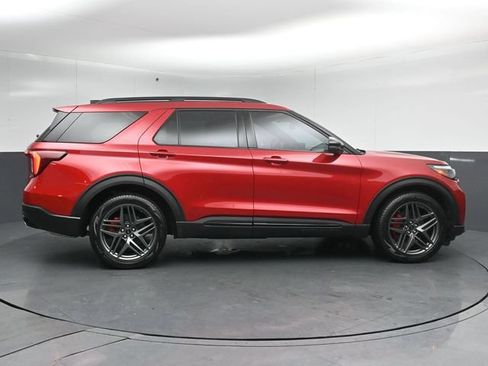 Certified 2025 Ford Explorer ST AWD/4WD image 8