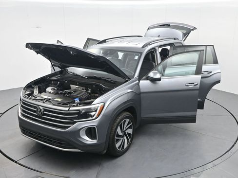 Used 2024 Volkswagen Atlas SE image 42