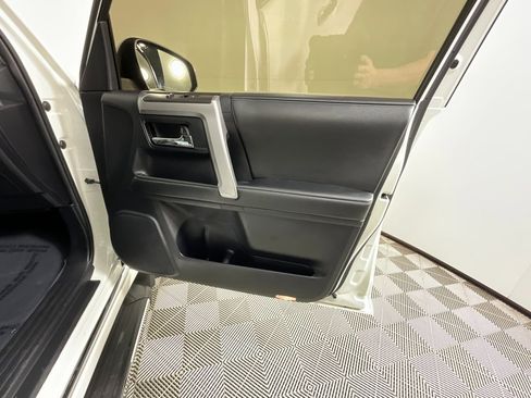Used 2014 Toyota 4Runner Limited image 21