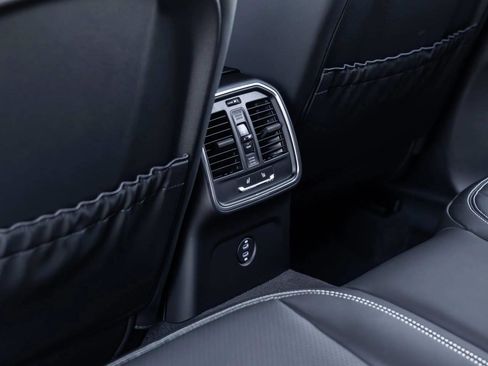 New 2026 Porsche Macan Turbo image 86