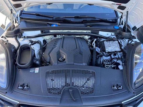 New 2026 Porsche Macan image 28