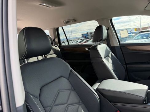 Used 2024 Volkswagen Atlas SE AWD/4WD image 22