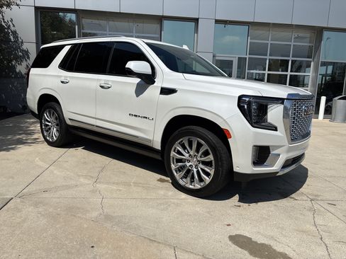 Used 2024 GMC Yukon Denali w/ Denali Reserve Package AWD/4WD image 2
