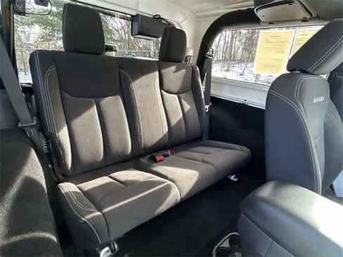 Used 2018 Jeep Wrangler Sahara w/ Connectivity Group image 21