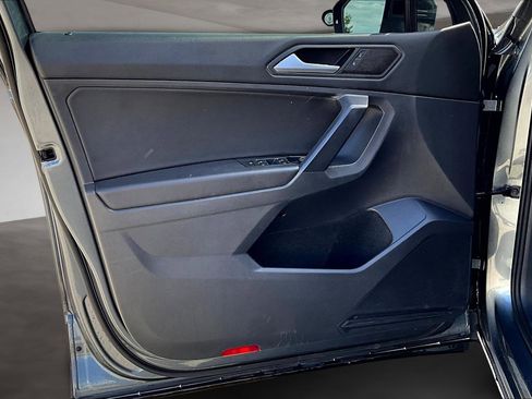 Used 2021 Volkswagen Tiguan SE image 23