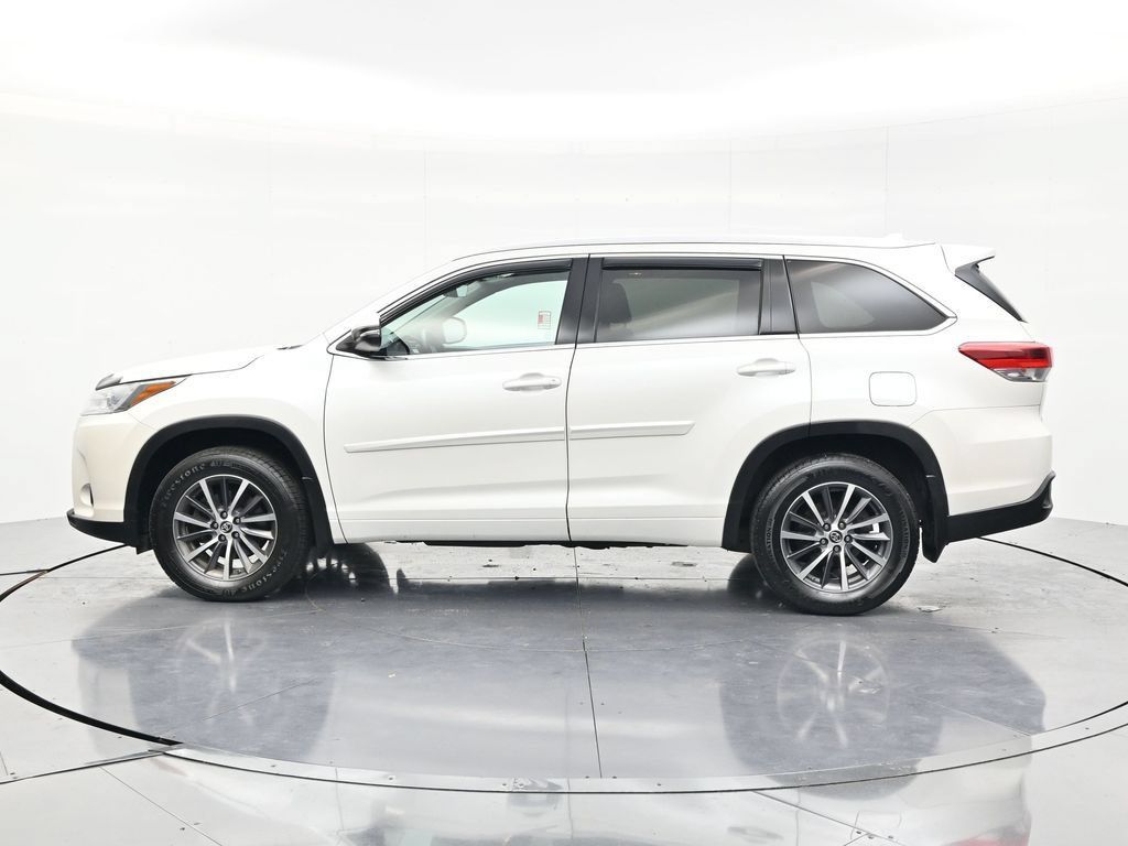Used 2017 Toyota Highlander XLE AWD/4WD image 8