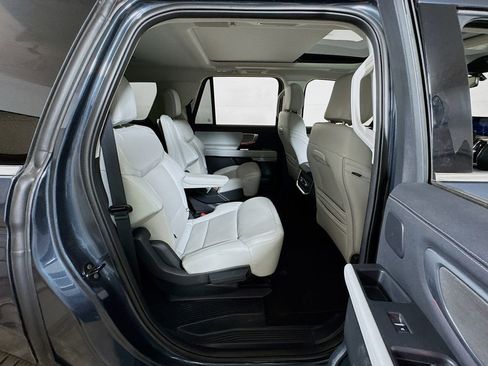 Used 2025 Ford Expedition Max Platinum w/ Driver's Package AWD/4WD image 28