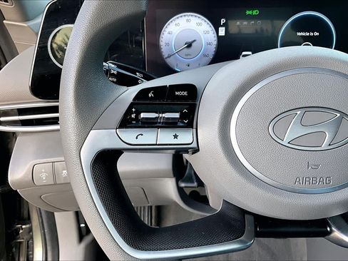 Used 2024 Hyundai Elantra SEL FWD image 24