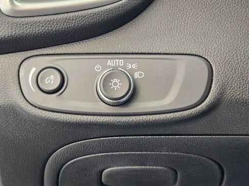 Certified 2022 Chevrolet Trax LT w/ LT Convenience Package image 24