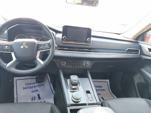 Used 2023 Mitsubishi Outlander ES FWD image 10