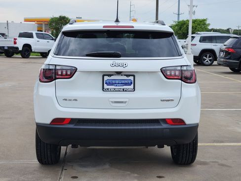 Used 2024 Jeep Compass Latitude AWD/4WD image 6