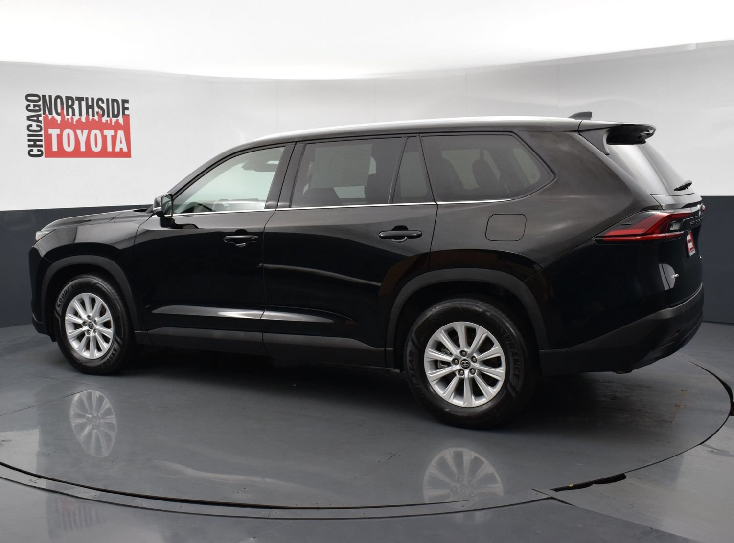 Used 2025 Toyota Grand Highlander AWD image 2