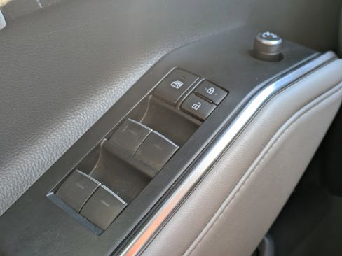 Used 2022 Toyota Highlander Platinum image 29