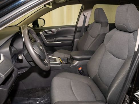 Used 2024 Toyota RAV4 XLE image 9