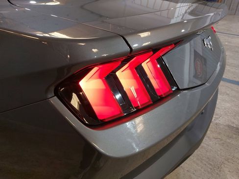 Used 2025 Ford Mustang Coupe RWD image 36