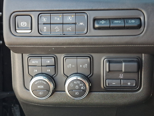 Used 2024 GMC Yukon Denali Ultimate AWD/4WD image 9
