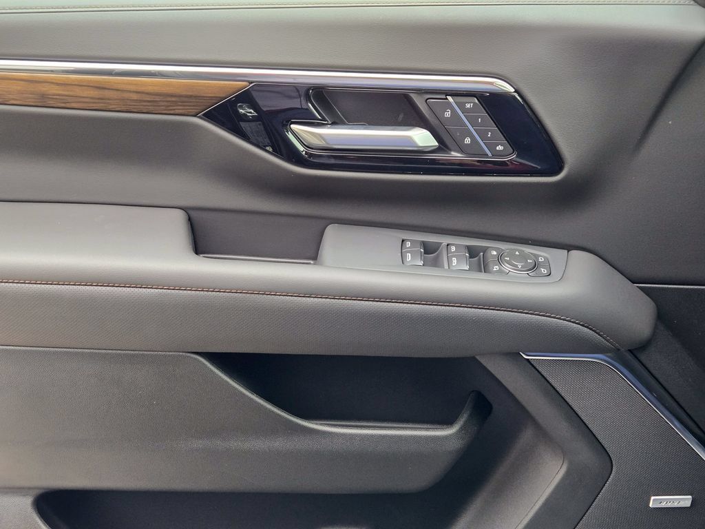 New 2026 Chevrolet Tahoe High Country AWD/4WD image 19