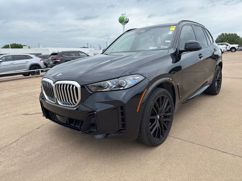 Used 2025 BMW X5 xDrive40i w/ M Sport Package image 3
