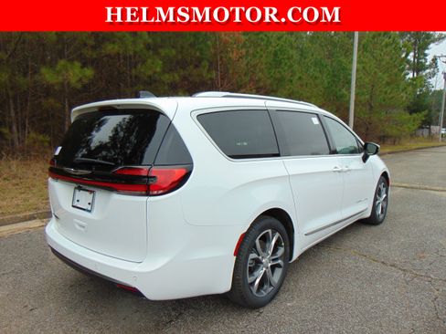 New 2026 Chrysler Pacifica Pinnacle image 19