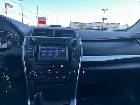 Used 2016 Toyota Camry SE image 19