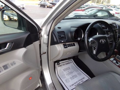 Used 2013 Toyota Highlander Limited image 66