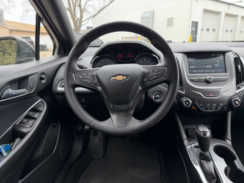 Used 2017 Chevrolet Cruze LT w/ Convenience Package image 13