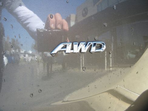 Used 2013 Toyota RAV4 XLE AWD/4WD image 9