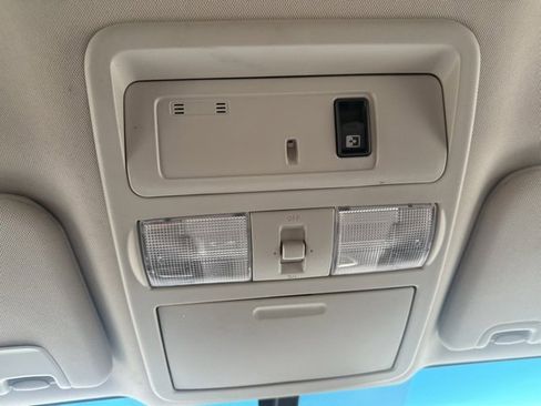 Used 2019 Nissan Titan SV w/ SV Convenience Package image 30