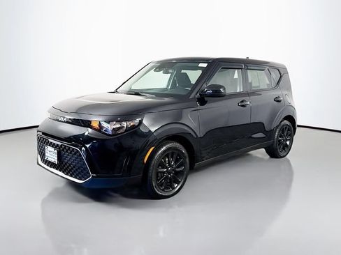 Used 2023 Kia Soul LX FWD image 2