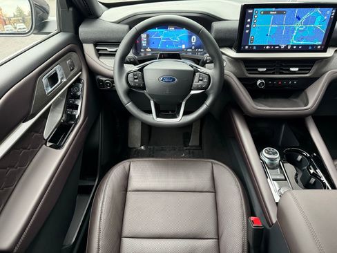 New 2026 Ford Explorer Platinum image 31