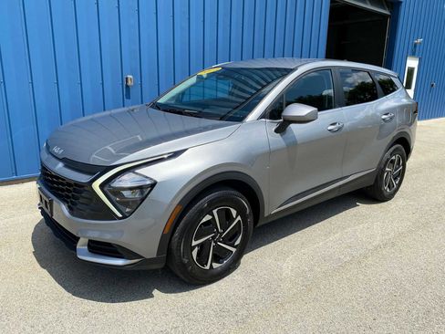 Used 2023 Kia Sportage LX image 2