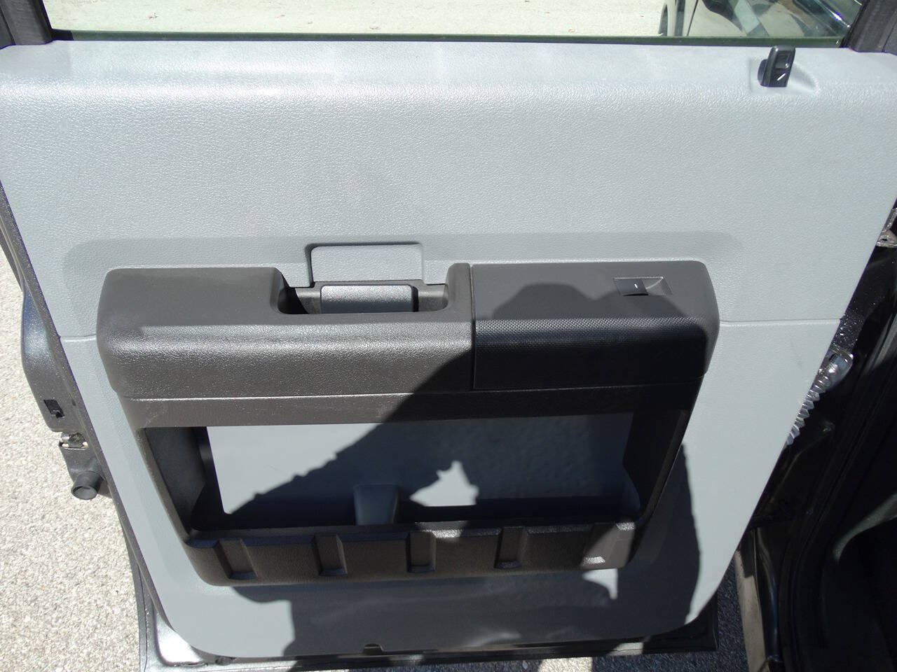 Used 2015 Ford F250 4x4 Crew Cab XL w/ Power Equipment Group image 23