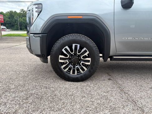 Used 2024 GMC Sierra 2500 Denali Ultimate AWD/4WD image 10