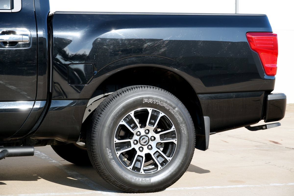 Used 2021 Nissan Titan SV w/ SV Convenience Package RWD image 24