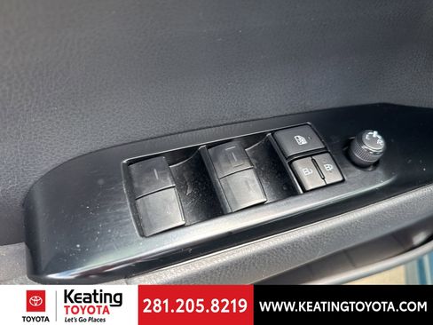 Used 2025 Toyota Camry SE image 12