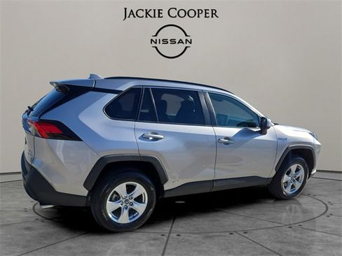 Used 2021 Toyota RAV4 XLE image 5