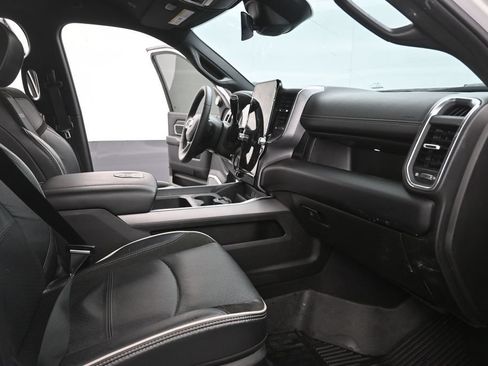 Used 2025 RAM 2500 Laramie AWD/4WD image 26