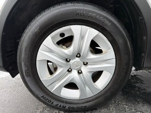 Used 2014 Toyota RAV4 LE FWD image 17