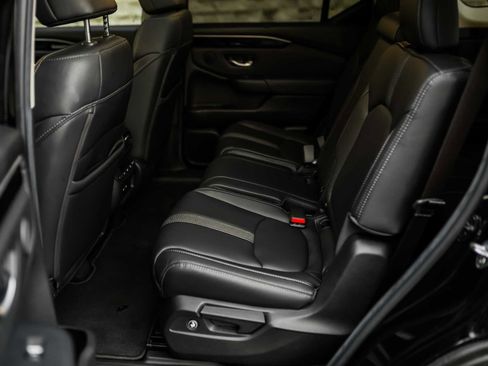 Used 2025 Honda Pilot Touring image 21