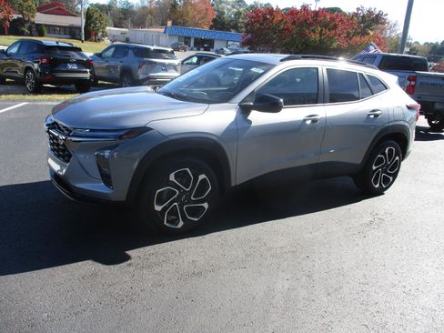 New 2026 Chevrolet Trax RS w/ Sunroof Package image 7