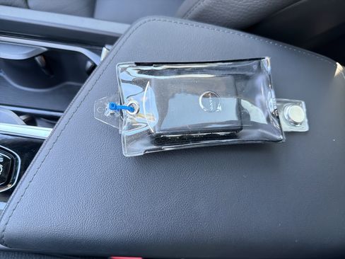 Certified 2025 Volvo XC60 B5 Plus image 38