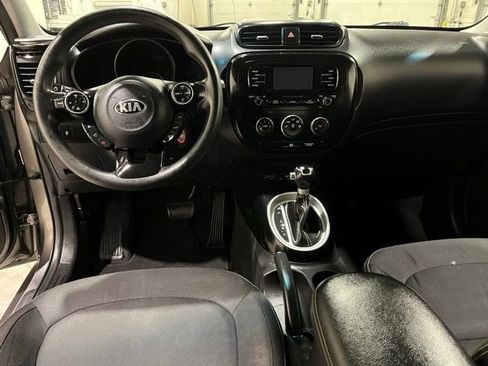 Used 2016 Kia Soul + image 15