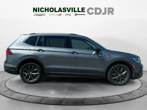 Used 2023 Volkswagen Tiguan SE w/ Panoramic Sunroof Package AWD/4WD image 6