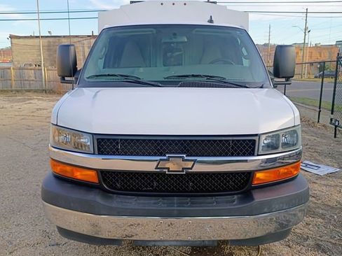 Used 2019 Chevrolet Express 3500 w/ Power Convenience Package image 60