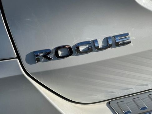 Used 2018 Nissan Rogue SV image 51