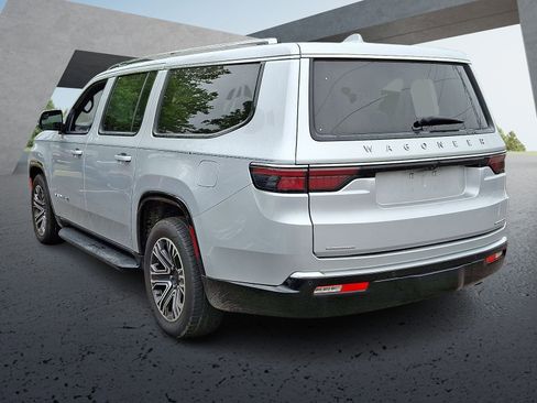 Used 2023 Jeep Wagoneer L Series II image 4