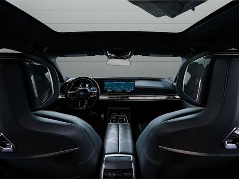 Used 2024 BMW i7 eDrive50 w/ M Sport Package image 35