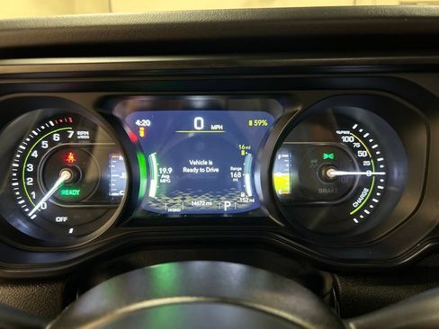 Used 2025 Jeep Wrangler Unlimited Sahara w/ Safety Group AWD/4WD image 19
